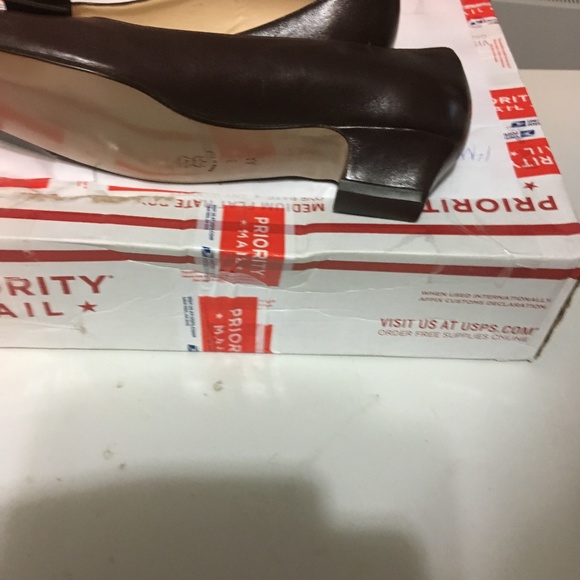 Ladies  2.5" Pump, Size 8AA - Picture 4 of 4